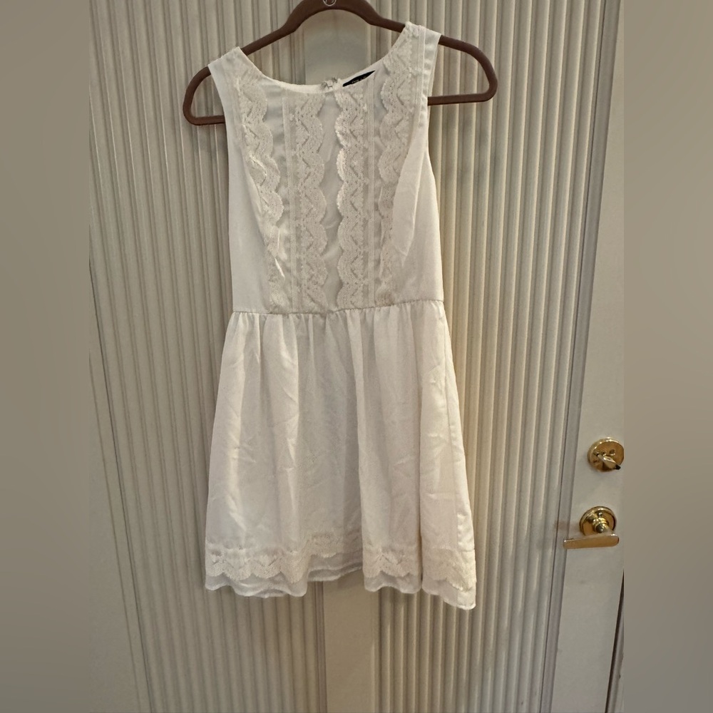 Doe & Rae White Lace Dress Medium